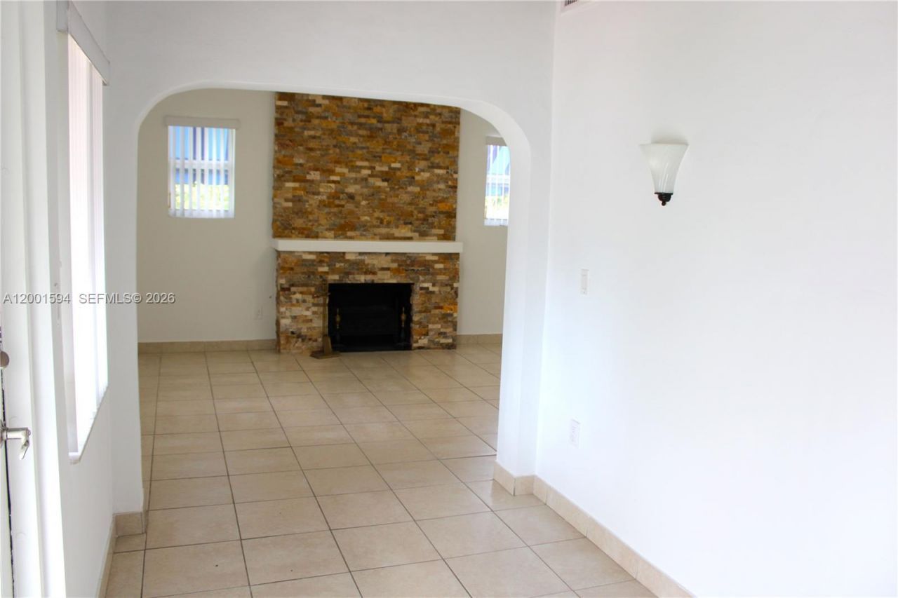 2253 SW 10th St, Miami, FL 33135 Photo