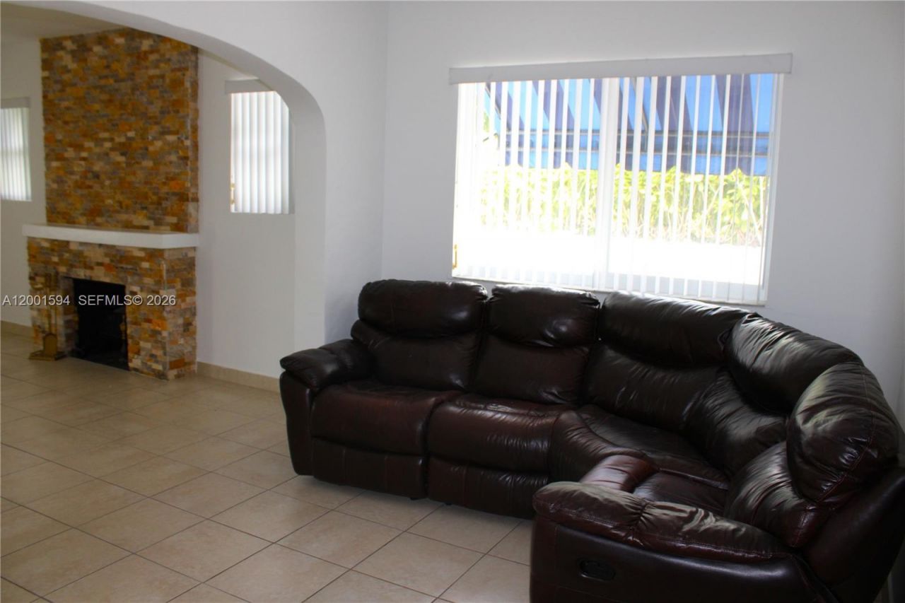 2253 SW 10th St, Miami, FL 33135 Photo