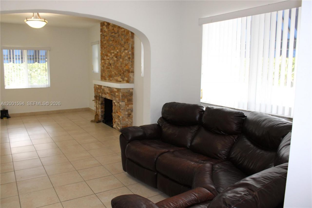 2253 SW 10th St, Miami, FL 33135 Photo