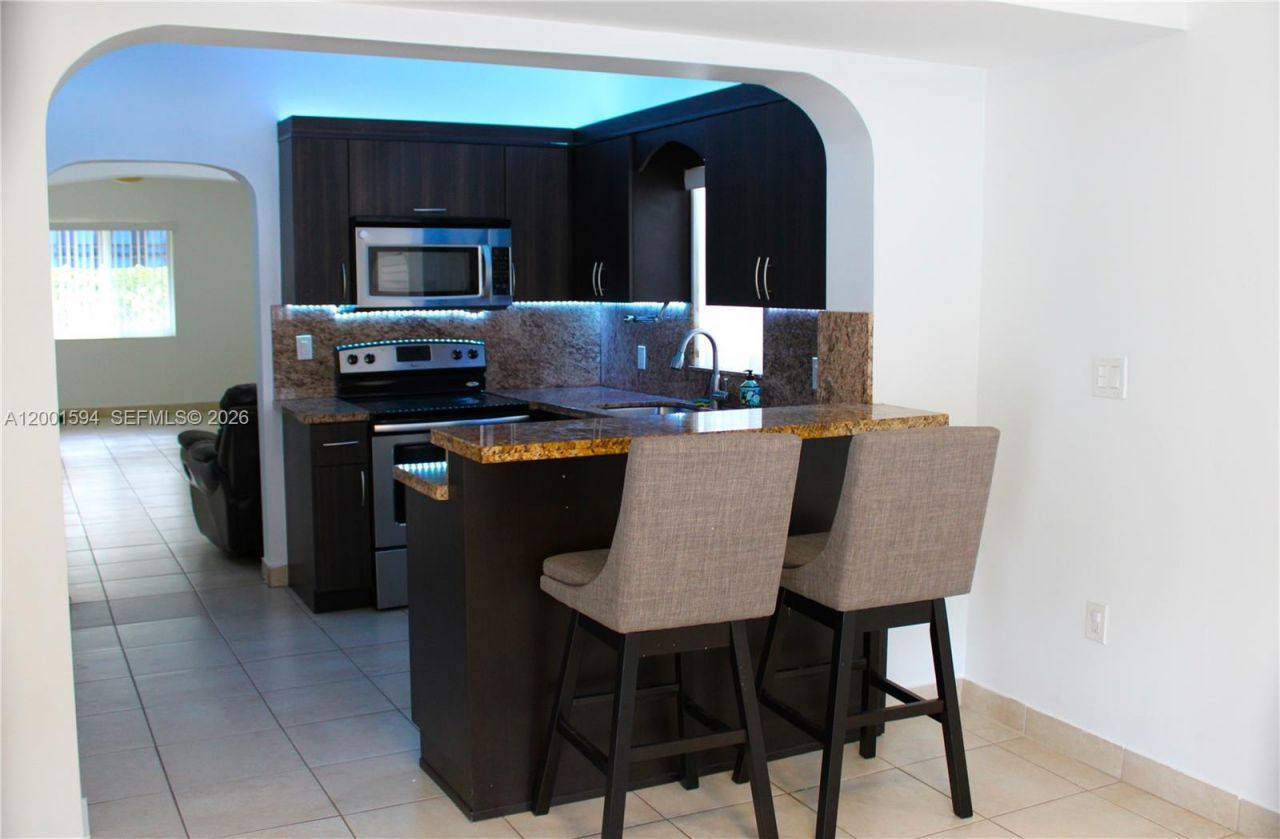 2253 SW 10th St, Miami, FL 33135 Photo