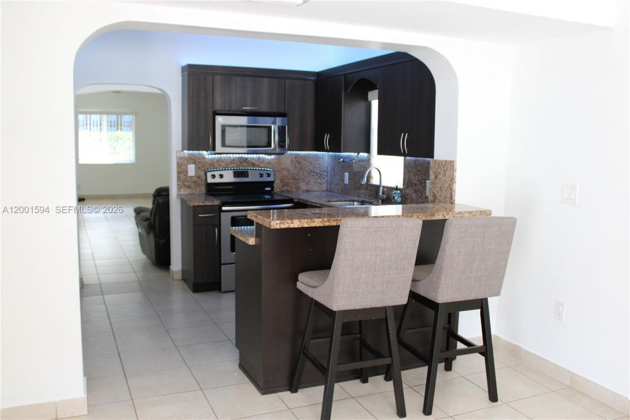 2253 SW 10th St, Miami, FL 33135 Photo