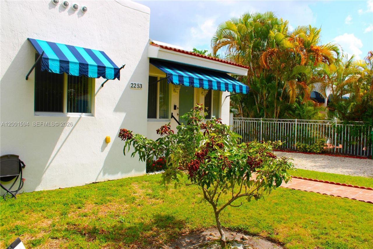 2253 SW 10th St, Miami, FL 33135 Photo