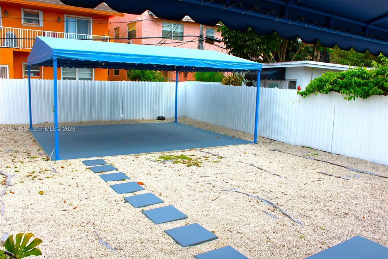 2253 SW 10th St, Miami, FL 33135 Photo