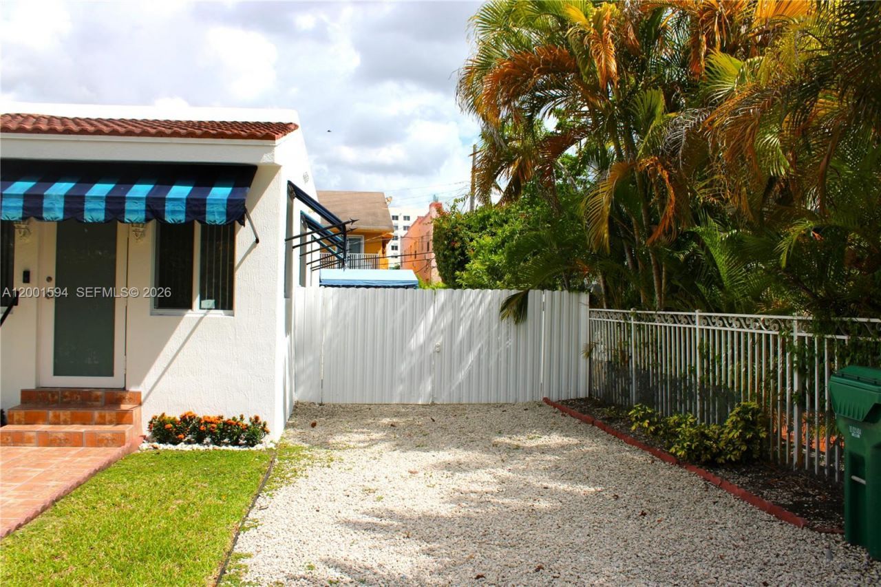 2253 SW 10th St, Miami, FL 33135 Photo