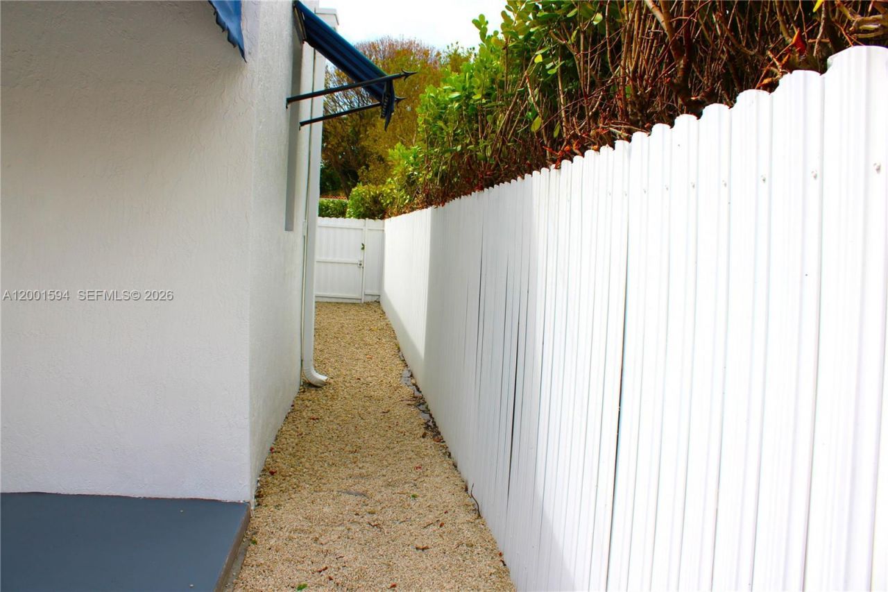 2253 SW 10th St, Miami, FL 33135 Photo