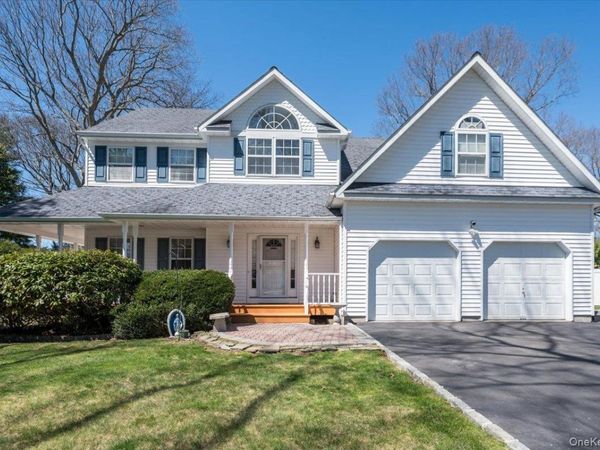 20 Pineacre Drive, Smithtown, NY 11787