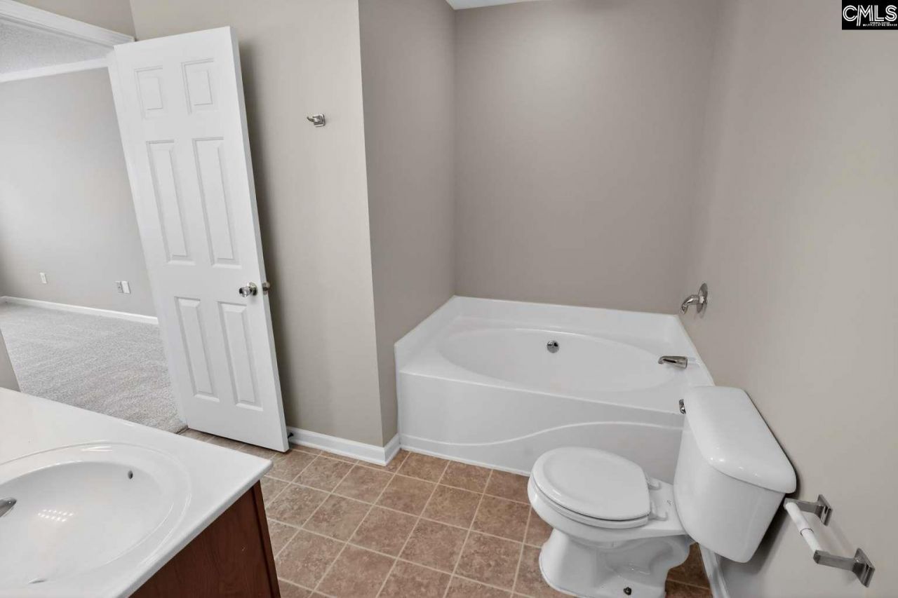 110 Drooping Leaf Drive  Photo 16