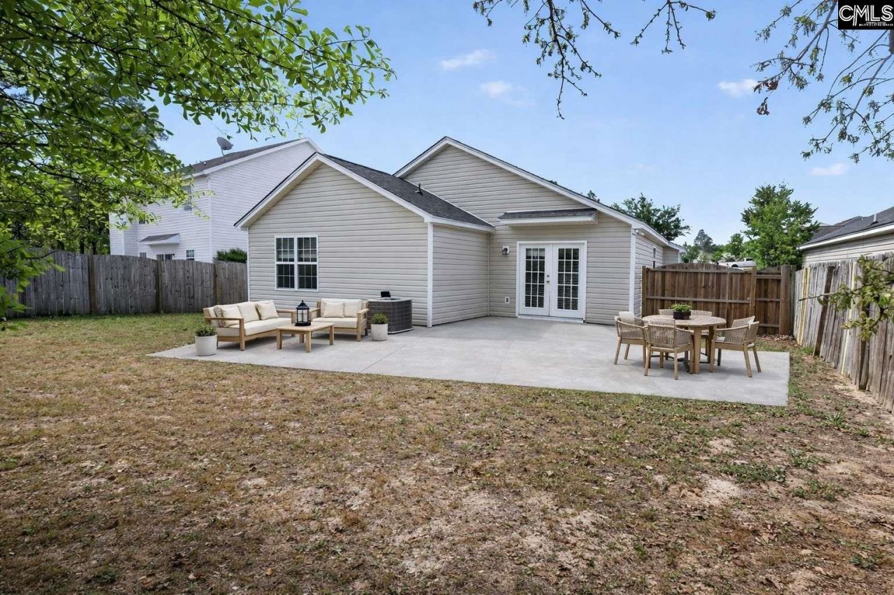 110 Drooping Leaf Drive  Photo 6