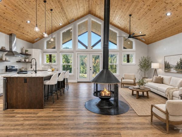 111 Swan Lane, Boise, ID 83716