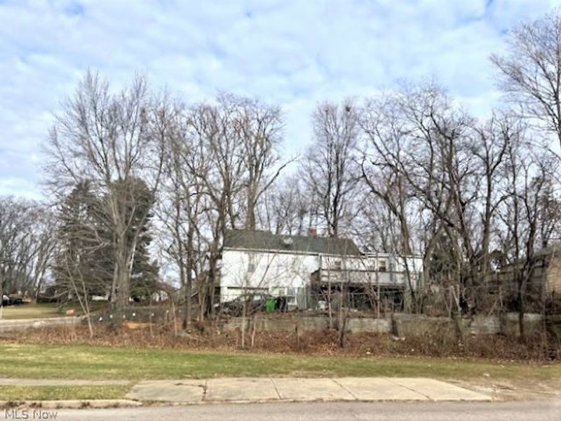 303 W State Street, Barberton, OH 44203 Photo 3