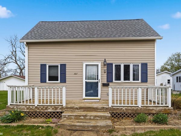 307 3rd Street SW, State Center, IA 50247