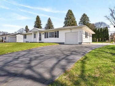 489 Chestnut Ridge Road, Rochester, NY 14624