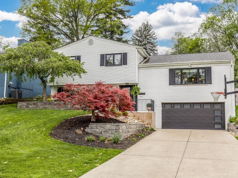 7249 Longfield Drive, Madeira, OH 45243 Photo 2