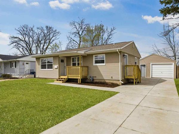 1110 Regent St NE, Cedar Rapids, IA 52402