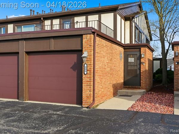408 Country Club Drive, St. Clair Shores, MI 48082
