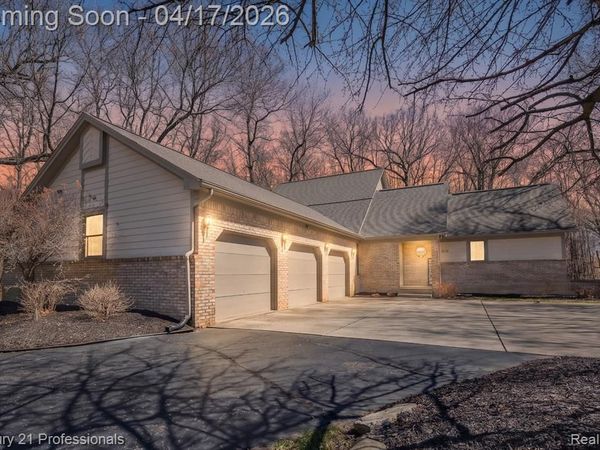 624 Highland Drive, Oxford Vlg, MI 48371