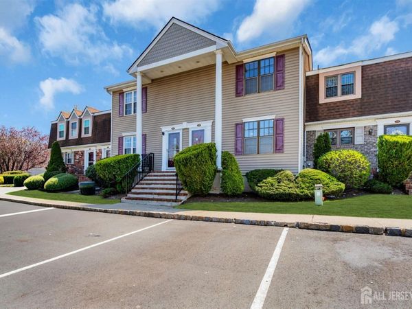 53 Heritage Lane, Fords, NJ 08863