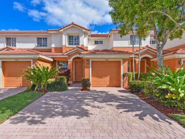 7401 Sarentino Lane, Unit 211, Boynton Beach, FL 33437
