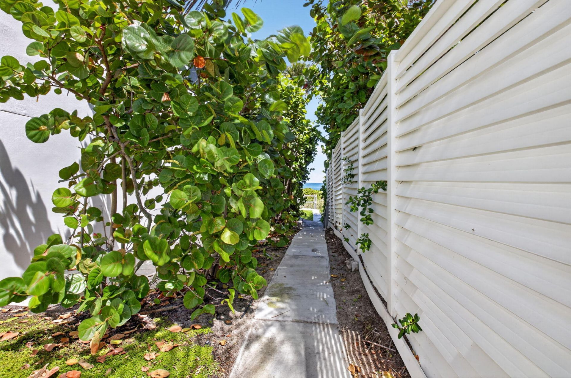 2220 S Ocean Boulevard, Unit 304, Delray Beach, FL 33483 Photo