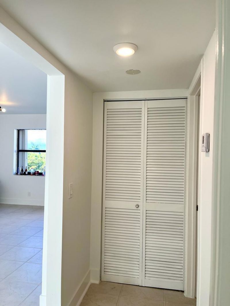 890 N Federal Highway, Unit 405, Lantana, FL 33462 Photo