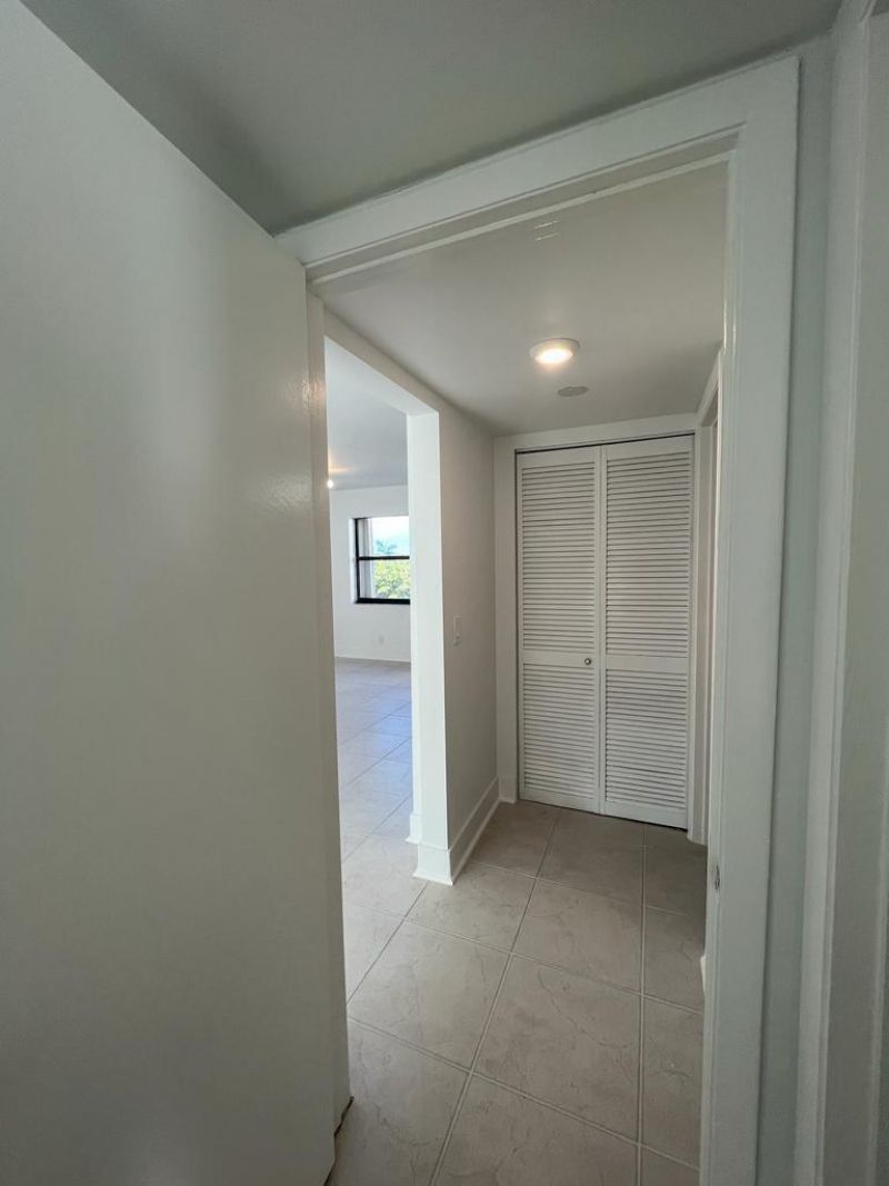 890 N Federal Highway, Unit 405, Lantana, FL 33462 Photo