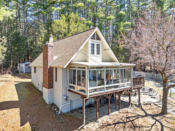 105 Shoreline Dr, Ware, MA 01082