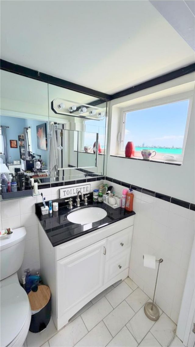 1880 S Treasure Dr, Unit 3A, North Bay Village, FL 33141 Photo