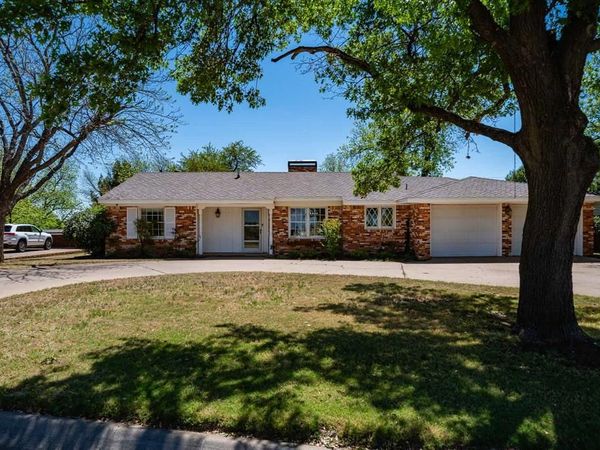 1902 Country Club Drive, Sweetwater, TX 79556