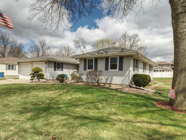 1414 Rosehill Avenue , Camanche, IA 52730