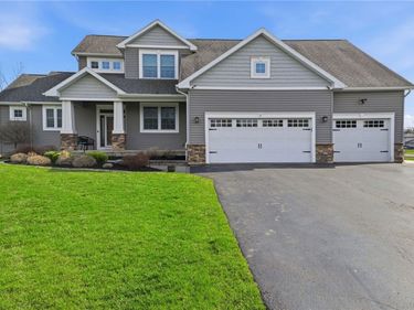 1 Golden Pond Trail, Spencerport, NY 14559