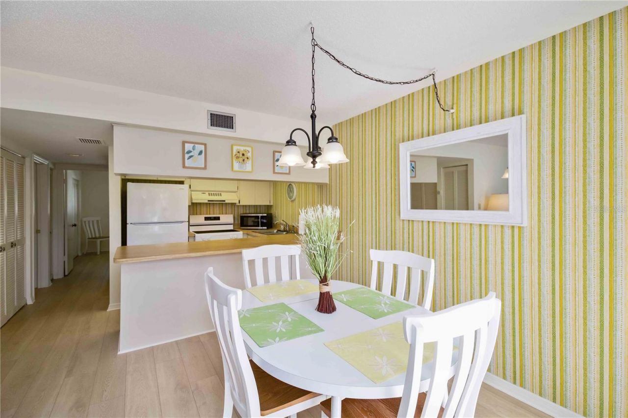 5476 Swift Road, Unit 19, Sarasota, FL 34231 Photo