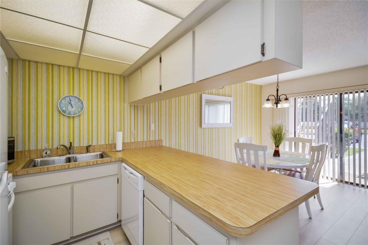 5476 Swift Road, Unit 19, Sarasota, FL 34231 Photo