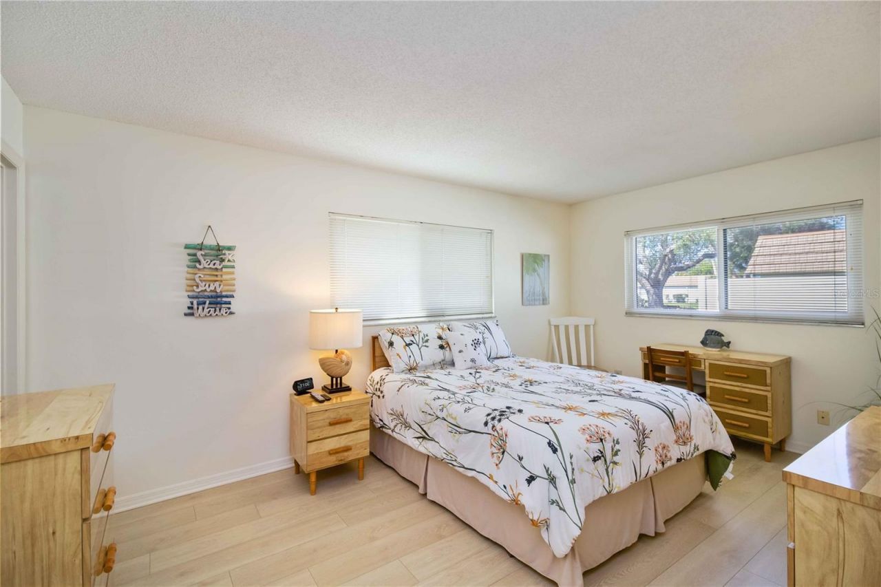 5476 Swift Road, Unit 19, Sarasota, FL 34231 Photo