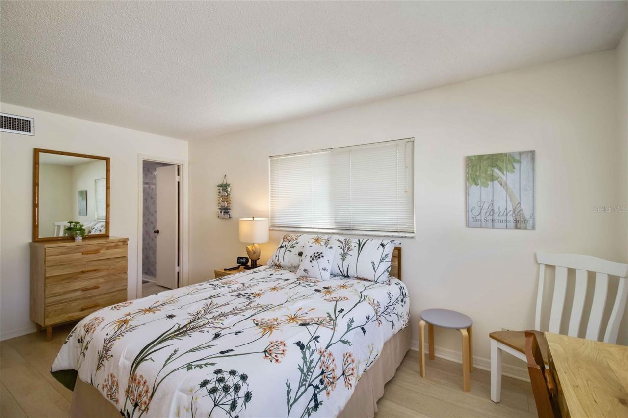 5476 Swift Road, Unit 19, Sarasota, FL 34231 Photo