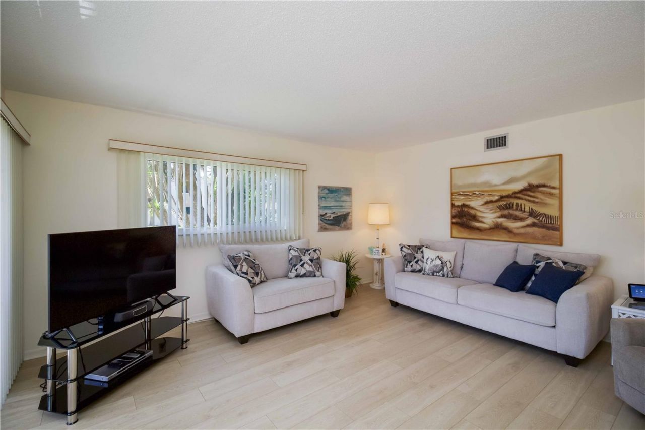 5476 Swift Road, Unit 19, Sarasota, FL 34231 Photo