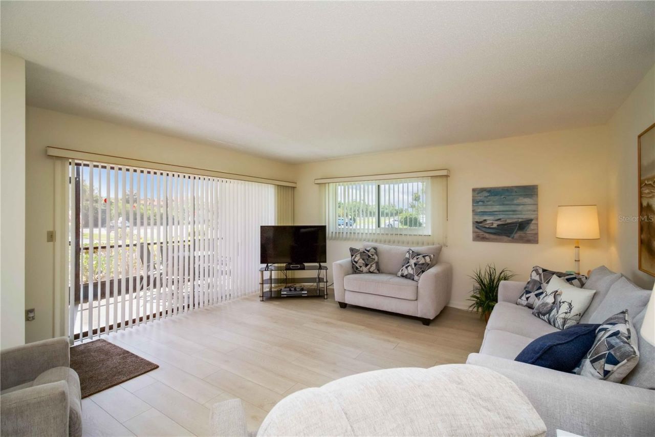 5476 Swift Road, Unit 19, Sarasota, FL 34231 Photo