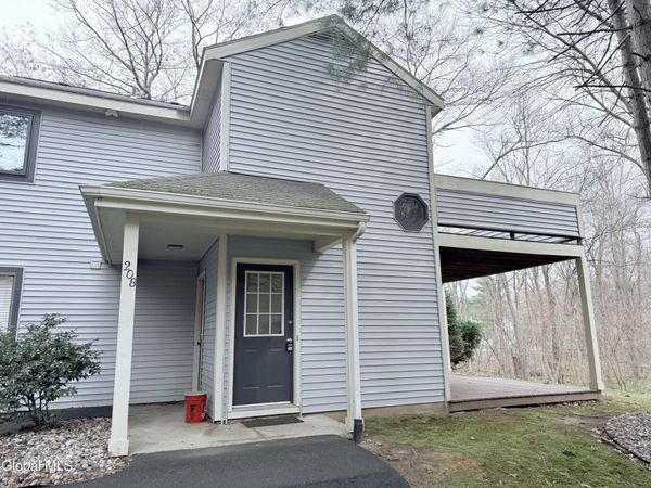 208 Yorktown Drive, Halfmoon, NY 12065