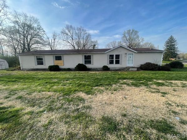 100 Pleasant Ridge, Fairview Heights, IL 62208