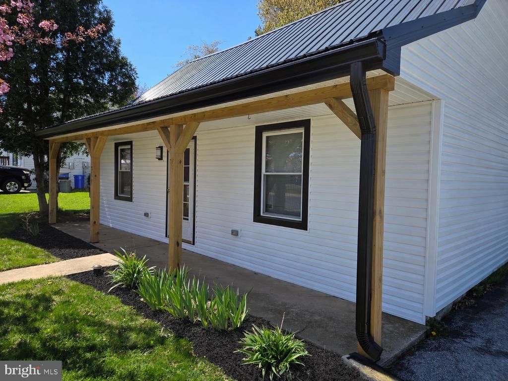 214 N LIVERPOOL STREET, MANCHESTER, PA 17345