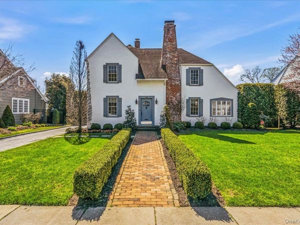 108 Chestnut Street, Garden City, NY 11530