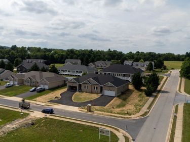 5 MERIWETHER CIR, STUARTS DRAFT, VA 24477