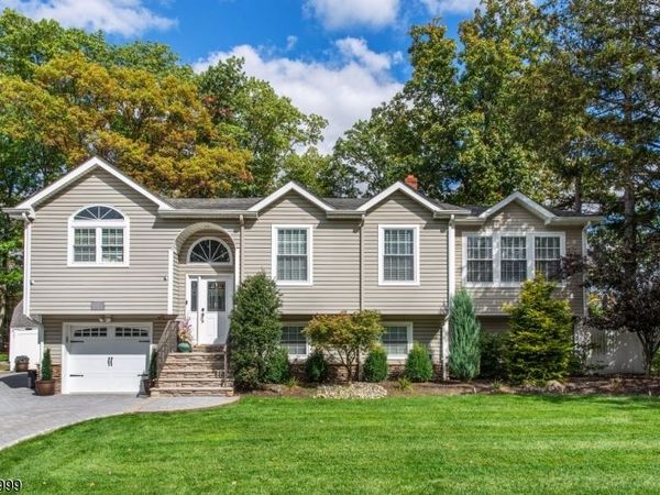 6 Melissa Dr, Totowa, NJ 07512