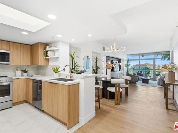 13700 Marina Pointe Drive, Unit 511, Marina Del Rey, CA 90292