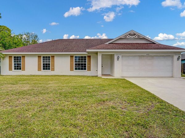 2125 SW Salvatierra Boulevard, Port St. Lucie, FL 34987