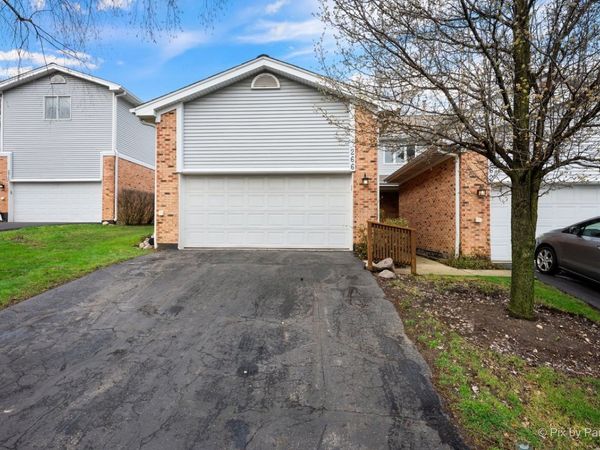 266 Charlotte Court , Cary, IL 60013