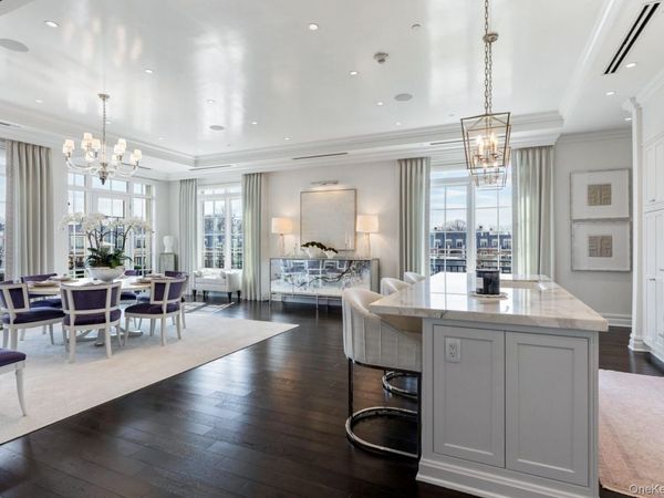 6000 Royal Court, Unit PENTHOUSE, North Hills, NY 11040