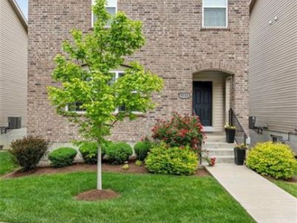 9731 Wilderness Battle Dr, St Louis, MO 63123