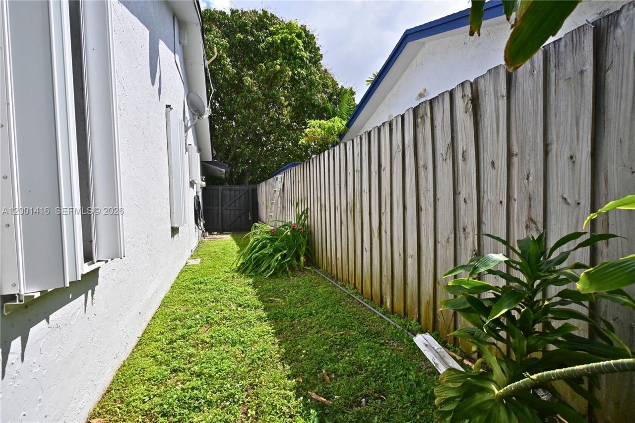 13931 SW 105th St, Miami, FL 33186 Photo