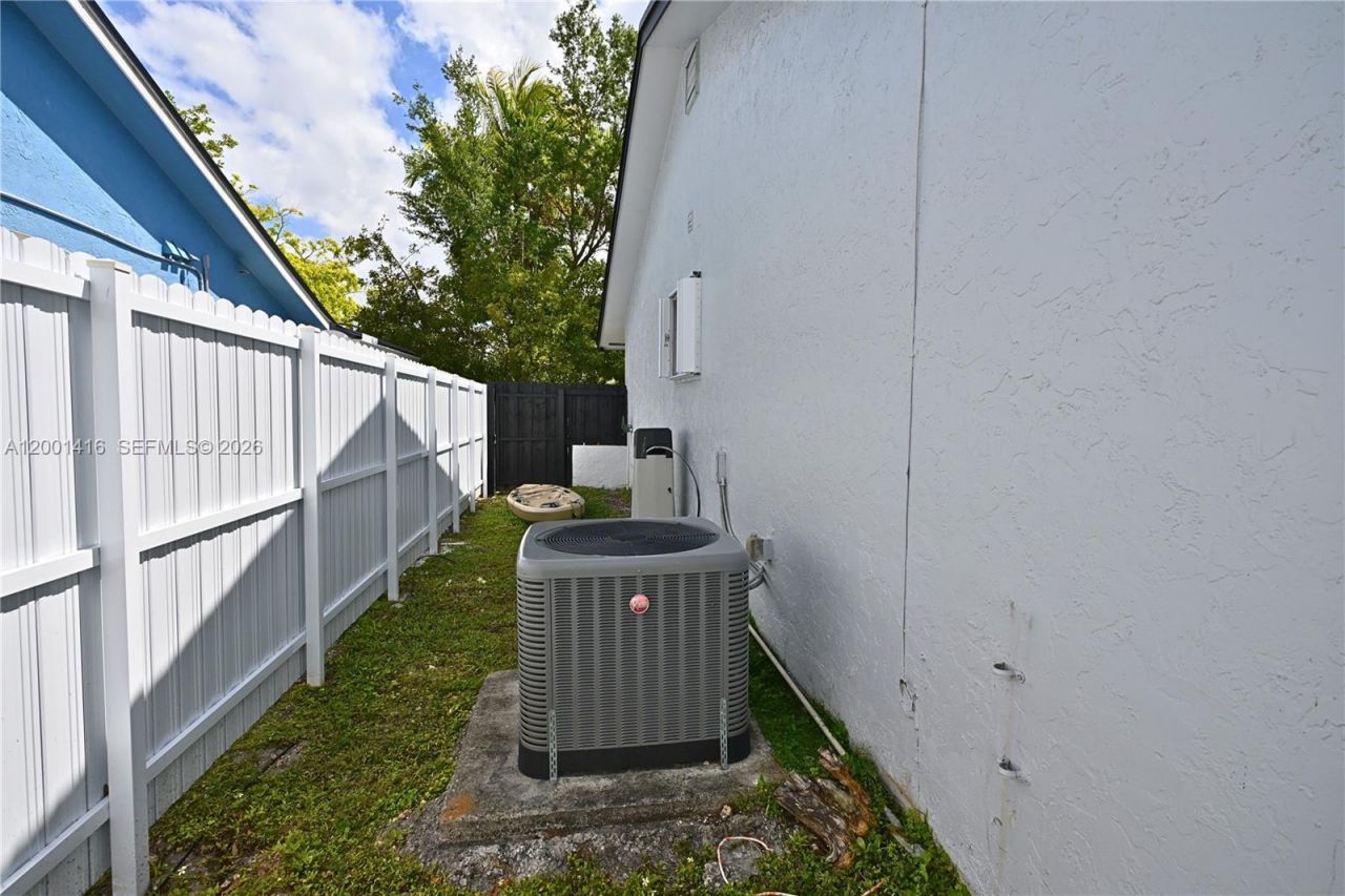 13931 SW 105th St, Miami, FL 33186 Photo