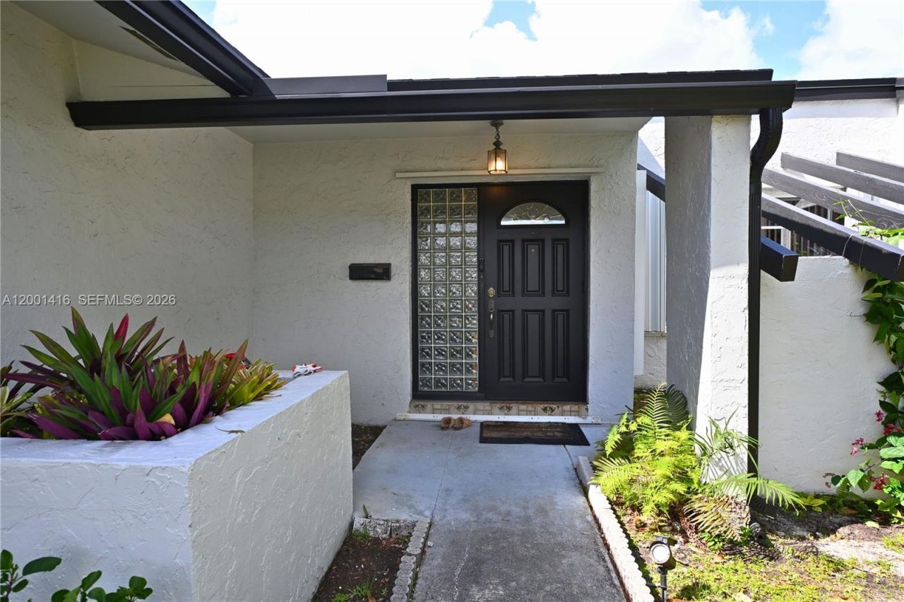 13931 SW 105th St, Miami, FL 33186 Photo
